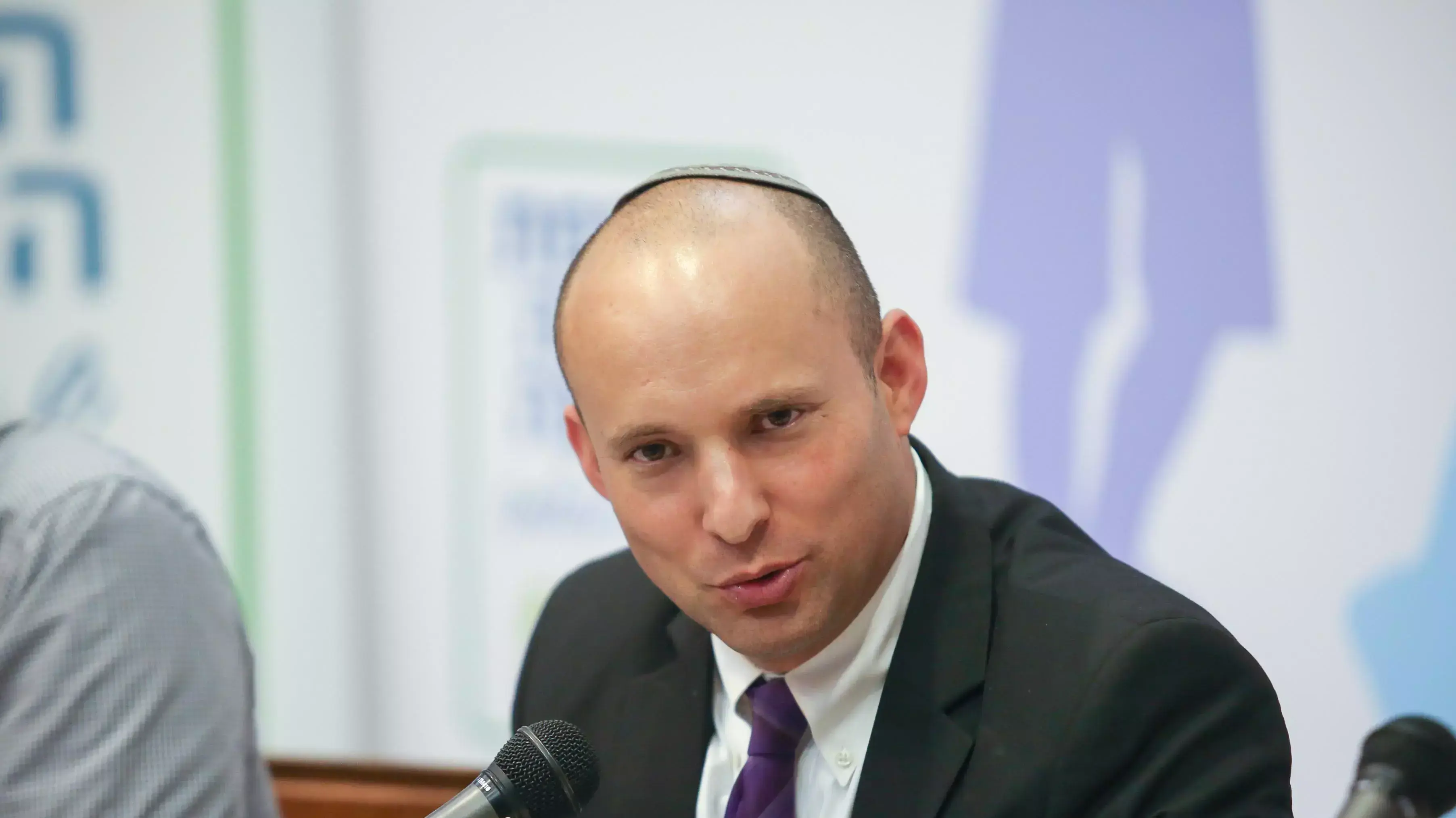שר החינוך נפתלי בנט בחמ"ל משרד החינוך, אוגוסט 2015 שר החינוך נפתלי בנט בחמ"ל משרד החינוך, אוגוסט 2015