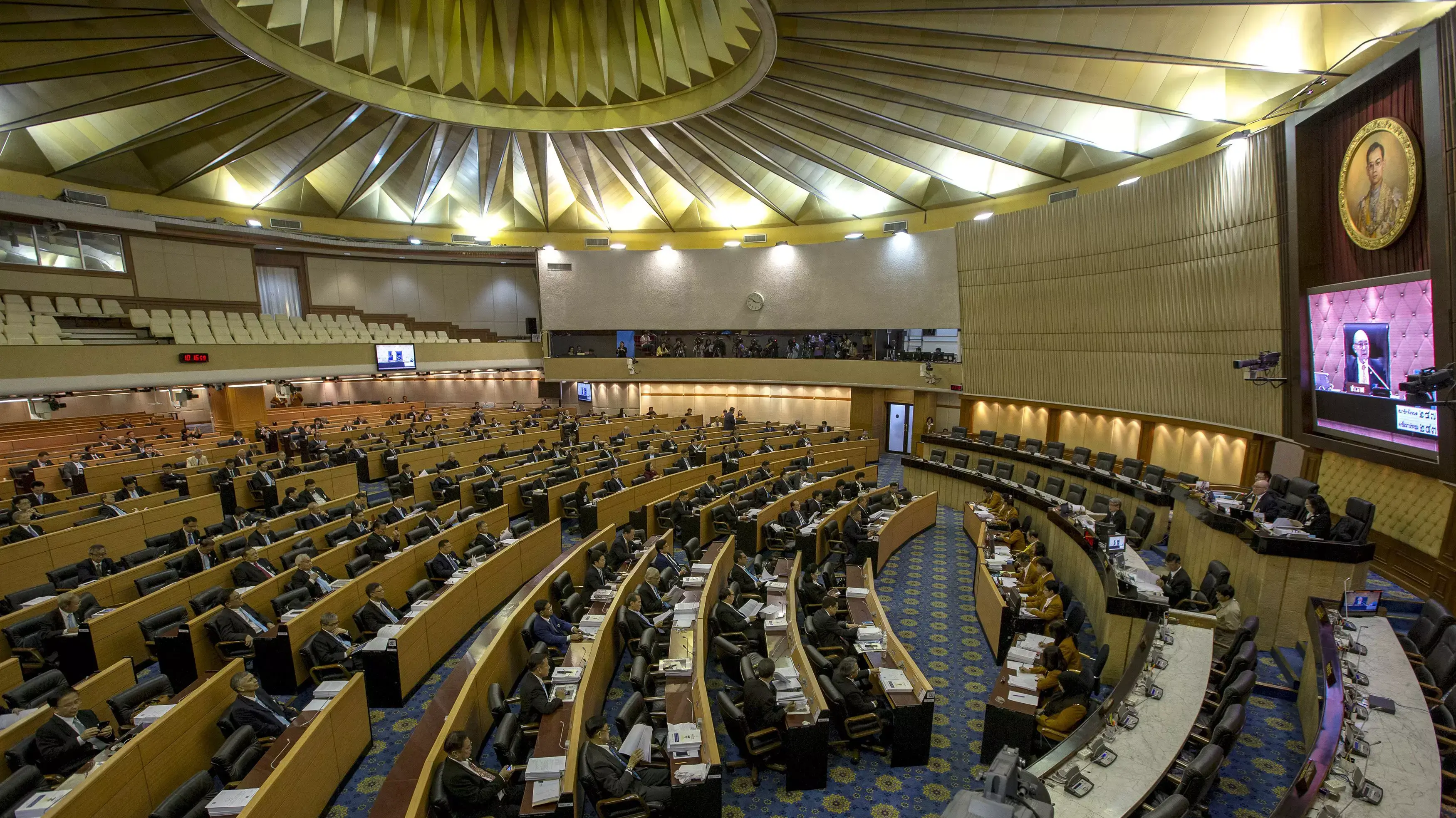 המועצה לרפורמות לאומיות בתאילנד הצביעה בפרלמנט על דחיית טיוטת החוקה החדשה, 6 בספטמבר 2015 המועצה לרפורמות לאומיות בתאילנד הצביעה בפרלמנט על דחיית טיוטת החוקה החדשה, 6 בספטמבר 2015