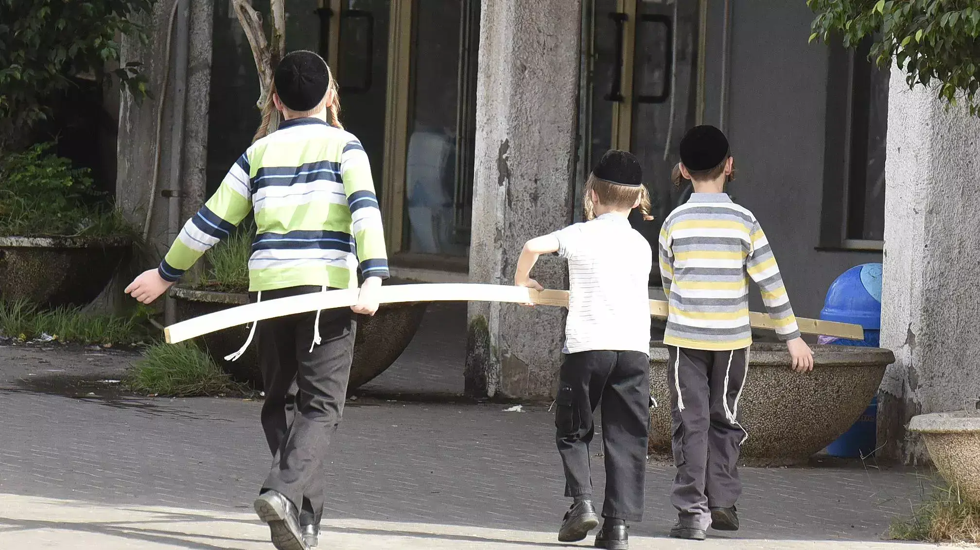 הכנות לקראת חג הסוכות בבני ברק. ספטמבר 2015 הכנות לקראת חג הסוכות בבני ברק. ספטמבר 2015