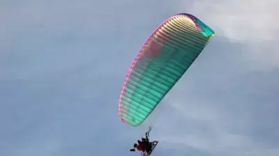 צנחן מצנח רחיפה צנחן מצנח רחיפה
