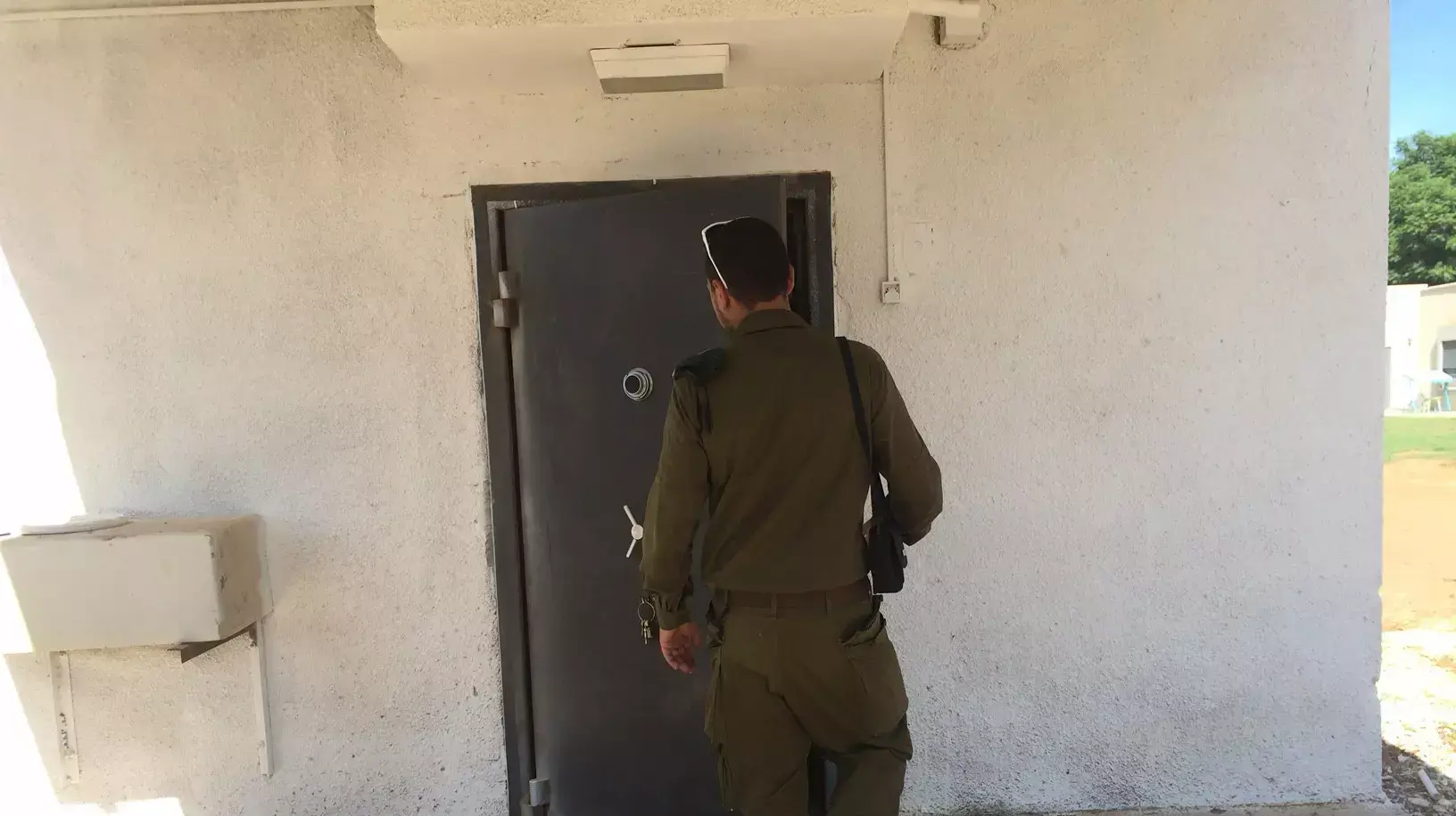 הנשקייה בקיבוץ נאות מרדכי, אוקטובר 2015 הנשקייה בקיבוץ נאות מרדכי, אוקטובר 2015