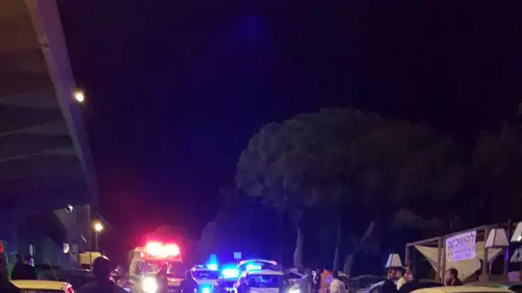 גבר כבן 30 מת כתוצאה מירי ברחוב יפה נוף בחיפה. 11 בנובמבר 2015 גבר כבן 30 מת כתוצאה מירי ברחוב יפה נוף בחיפה. 11 בנובמבר 2015