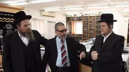 ארבעה חרדים ישראלים-בלגיה פנו לתובע הכללי בבלגיה בשל תלונה שהגישו נגד אנשי חמאס, 22 נובמבר 2015 ארבעה חרדים ישראלים-בלגיה פנו לתובע הכללי בבלגיה בשל תלונה שהגישו נגד אנשי חמאס, 22 נובמבר 2015