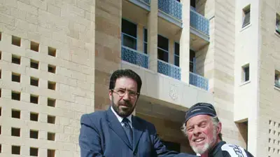 רוכב אופניים הגיע לירושלים עם מסר של שלום לאחר שעבר 66,000 ק"מ רוכב אופניים הגיע לירושלים עם מסר של שלום לאחר שעבר 66,000 ק"מ