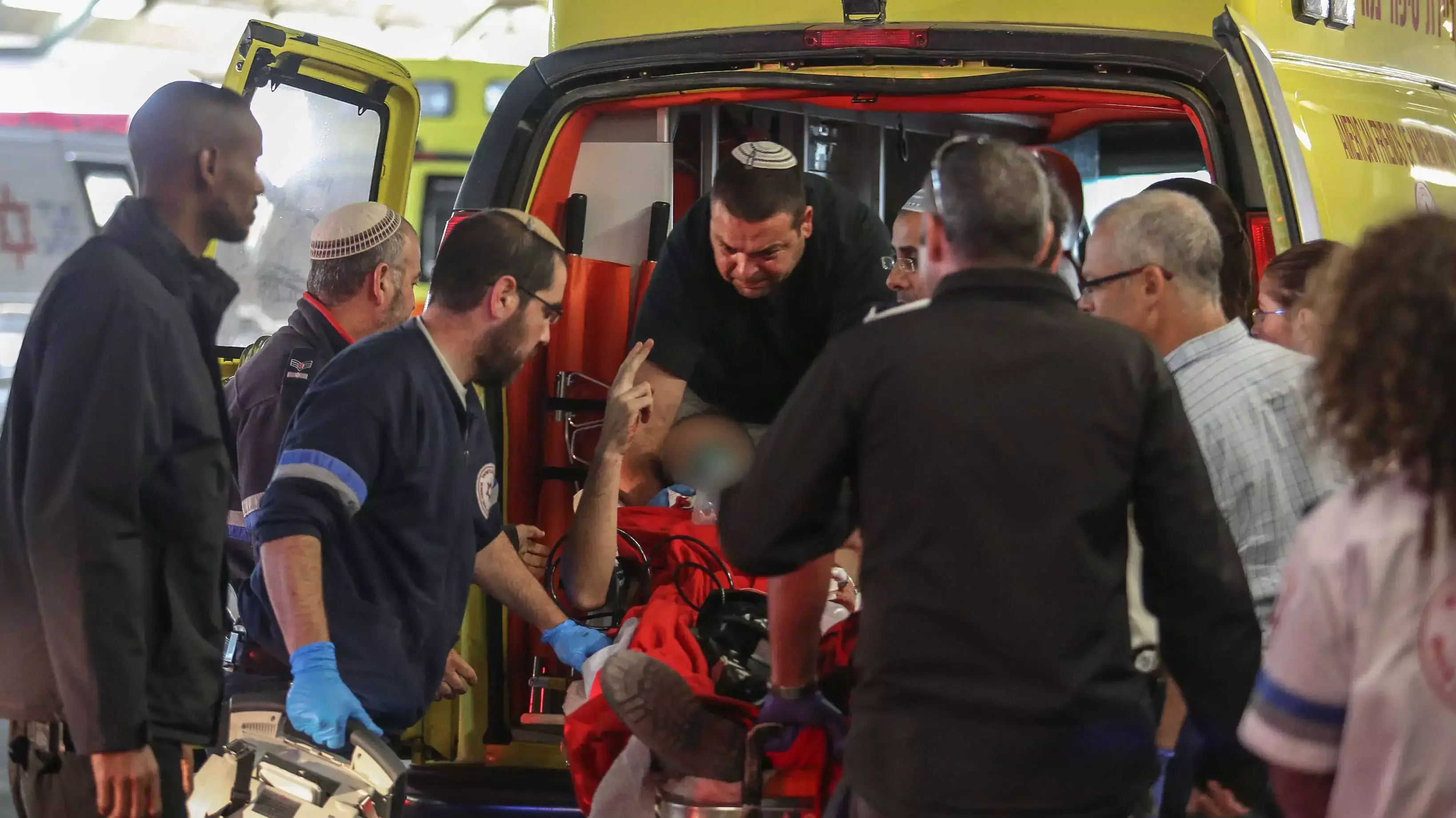 פצוע קשה בפיגוע הדקירה בצומת אל-פאוור, בי"ח שערי צדק פצוע קשה בפיגוע הדקירה בצומת אל-פאוור, בי"ח שערי צדק