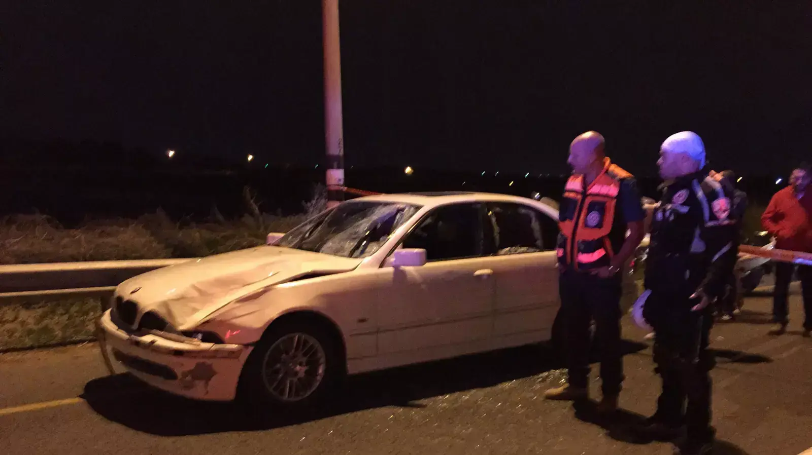 רכב שפגע בהולכת רגל בתאונת דרכים סמוך לצומת בחן. נובמבר 2015 רכב שפגע בהולכת רגל בתאונת דרכים סמוך לצומת בחן. נובמבר 2015