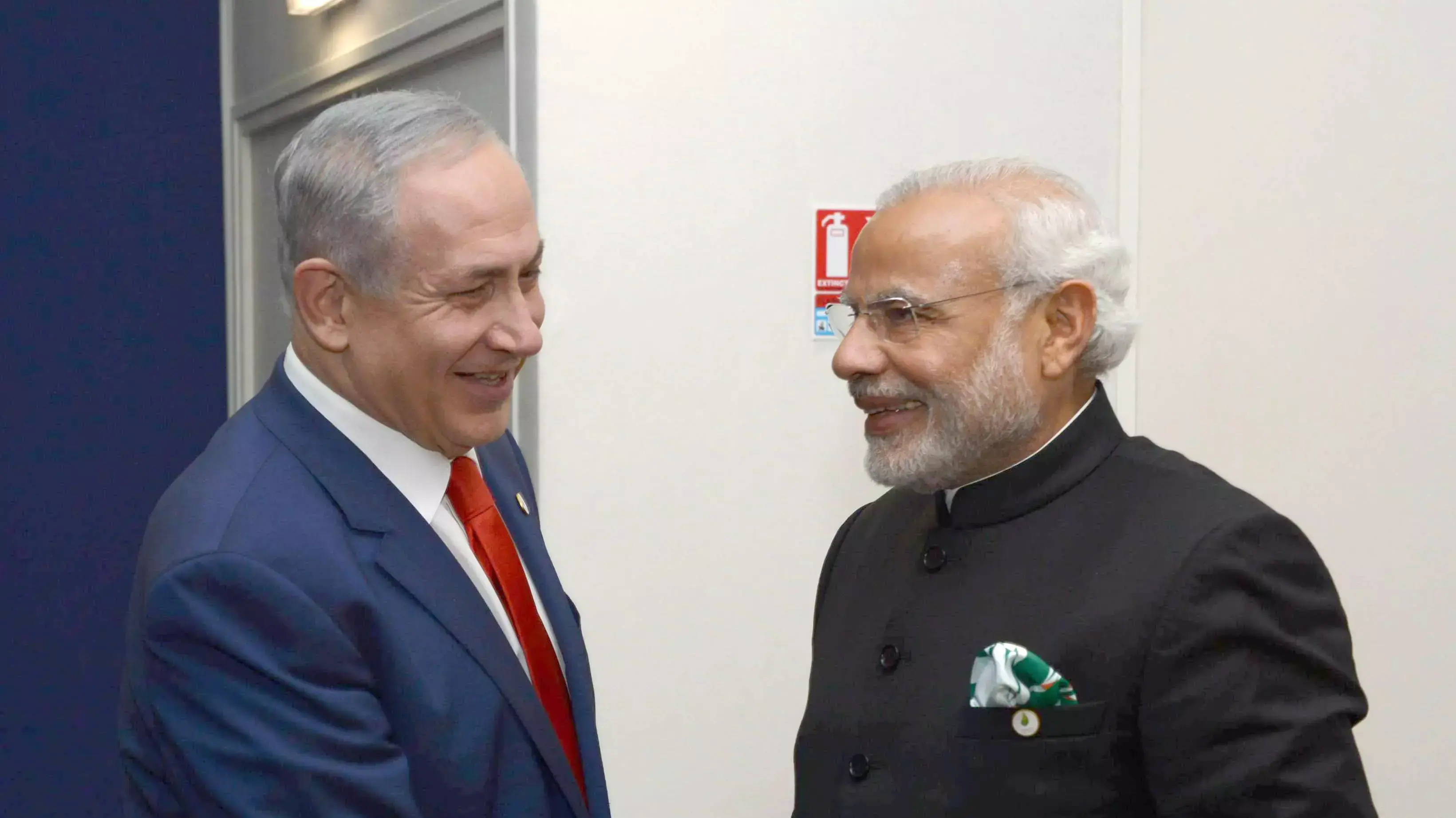 פגישת ראש הממשלה בנימין נתניהו עם ראש ממשלת הודו נרנדרה מודי בפריז. נובמבר 2015 פגישת ראש הממשלה בנימין נתניהו עם ראש ממשלת הודו נרנדרה מודי בפריז. נובמבר 2015