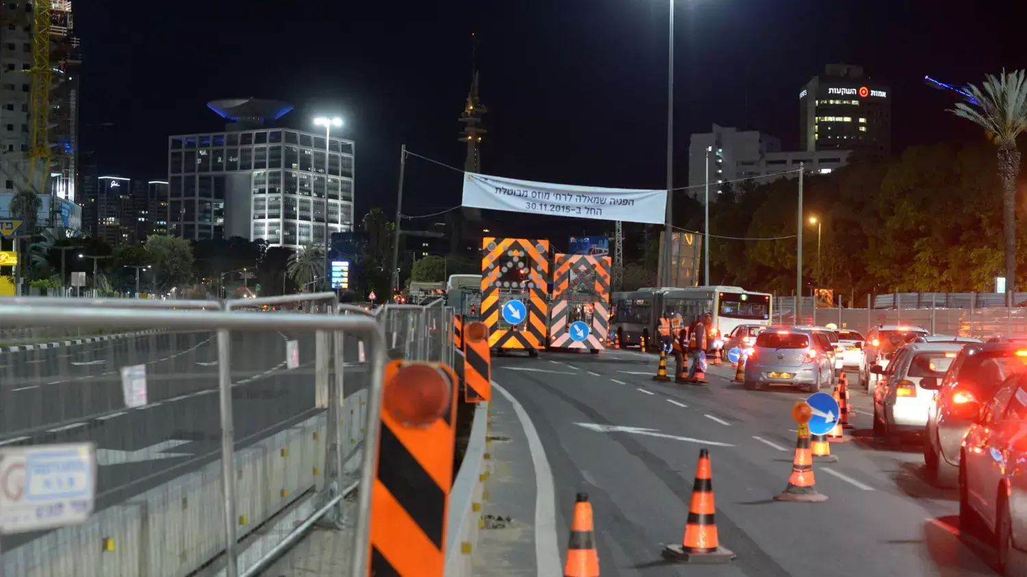 חסימות כבישים שאול המלך ומנחם בגין בתל אביב בשל עבודות הרכבת 3 בדצמבר 2015 חסימות כבישים שאול המלך ומנחם בגין בתל אביב בשל עבודות הרכבת 3 בדצמבר 2015