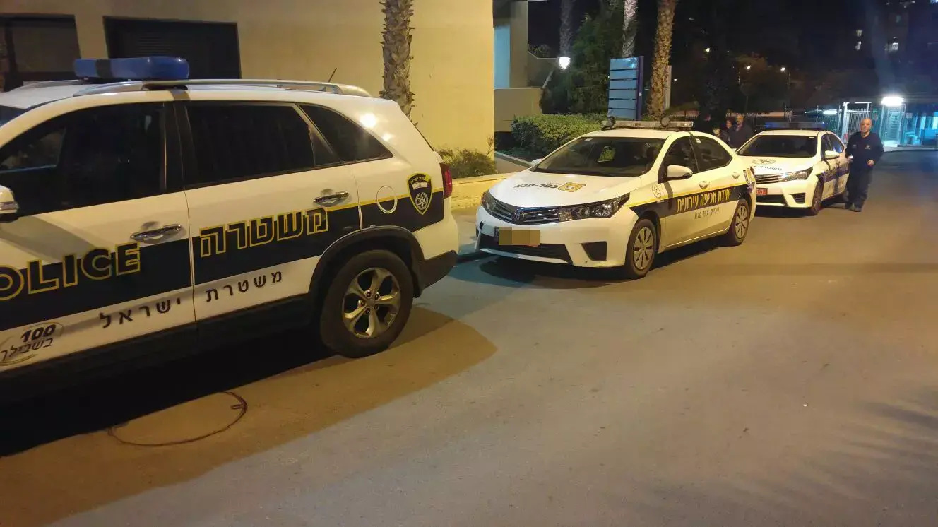 ריב בין משפחת הפצועה מפיגוע הירי בצומת אבני חפץ לבין בני מיעוטים, בית החולים מאיר. דצמבר 2015 ריב בין משפחת הפצועה מפיגוע הירי בצומת אבני חפץ לבין בני מיעוטים, בית החולים מאיר. דצמבר 2015