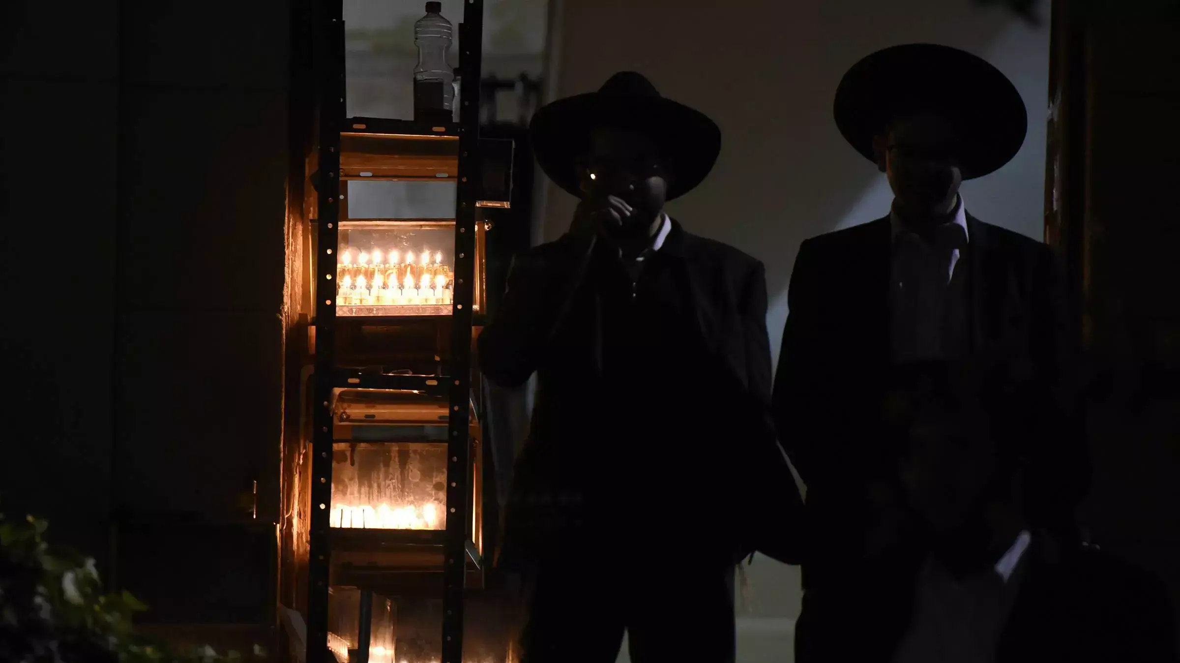 הדלקת נר אחרון של חנוכה בבני ברק. דצמבר 2015