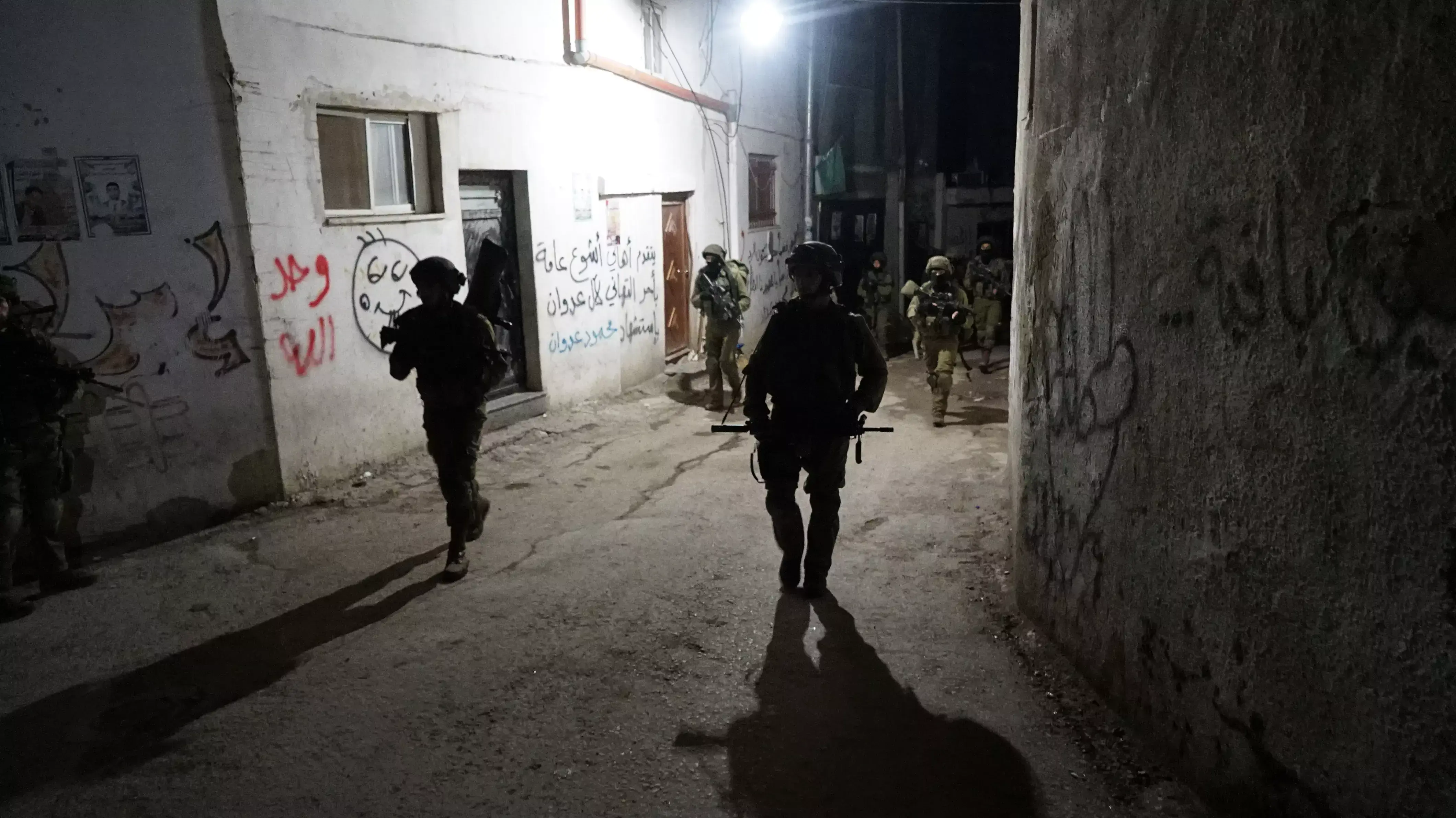 כוח צה"ל במעצר מבוקשים ואיתור אמצעי לחימה במחנה פליטים קלנדיה. 16 בדצמבר 2015