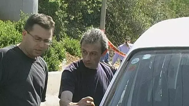 מאבטח משחזר את השוד בנתיבי אילון מאבטח משחזר את השוד בנתיבי אילון