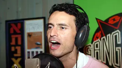 גיא זו ארץ מקליט שיר לערוץ החיים טובים גיא זו ארץ מקליט שיר לערוץ החיים טובים