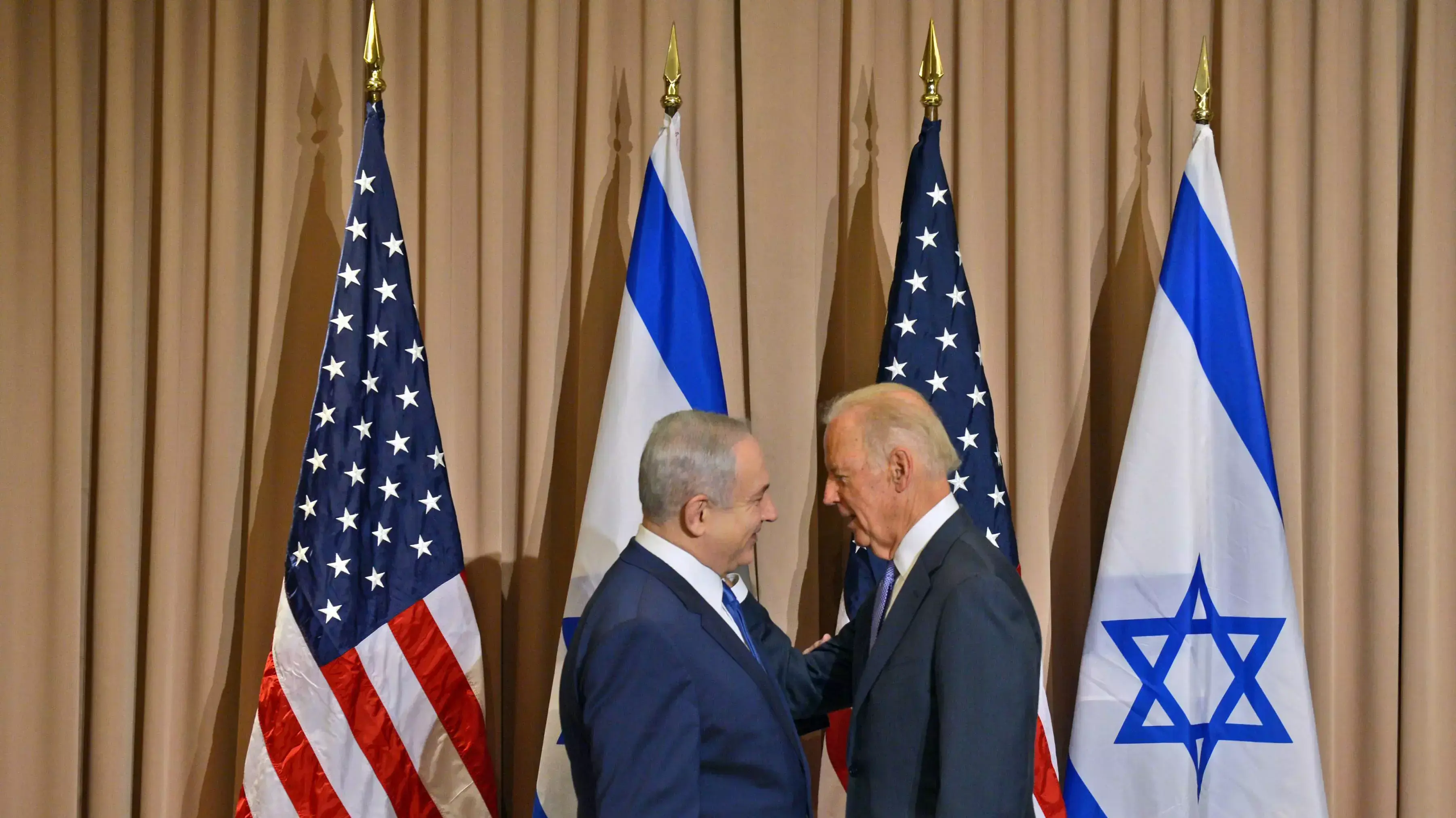 ראש הממשלה בנימין נתניהו וסגן נשיא ארה"ב ג'ו ביידן, דאבוס. 21 בינואר 2016 ראש הממשלה בנימין נתניהו וסגן נשיא ארה"ב ג'ו ביידן, דאבוס. 21 בינואר 2016