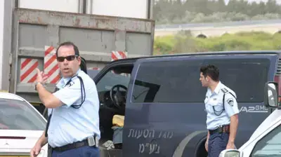 נוסעי הטרנזיט שנעצרו עם מטען חבלה ( יצחק אלהרר ) נוסעי הטרנזיט שנעצרו עם מטען חבלה ( יצחק אלהרר )