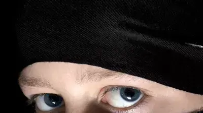 אישה עם רעלה אישה עם רעלה