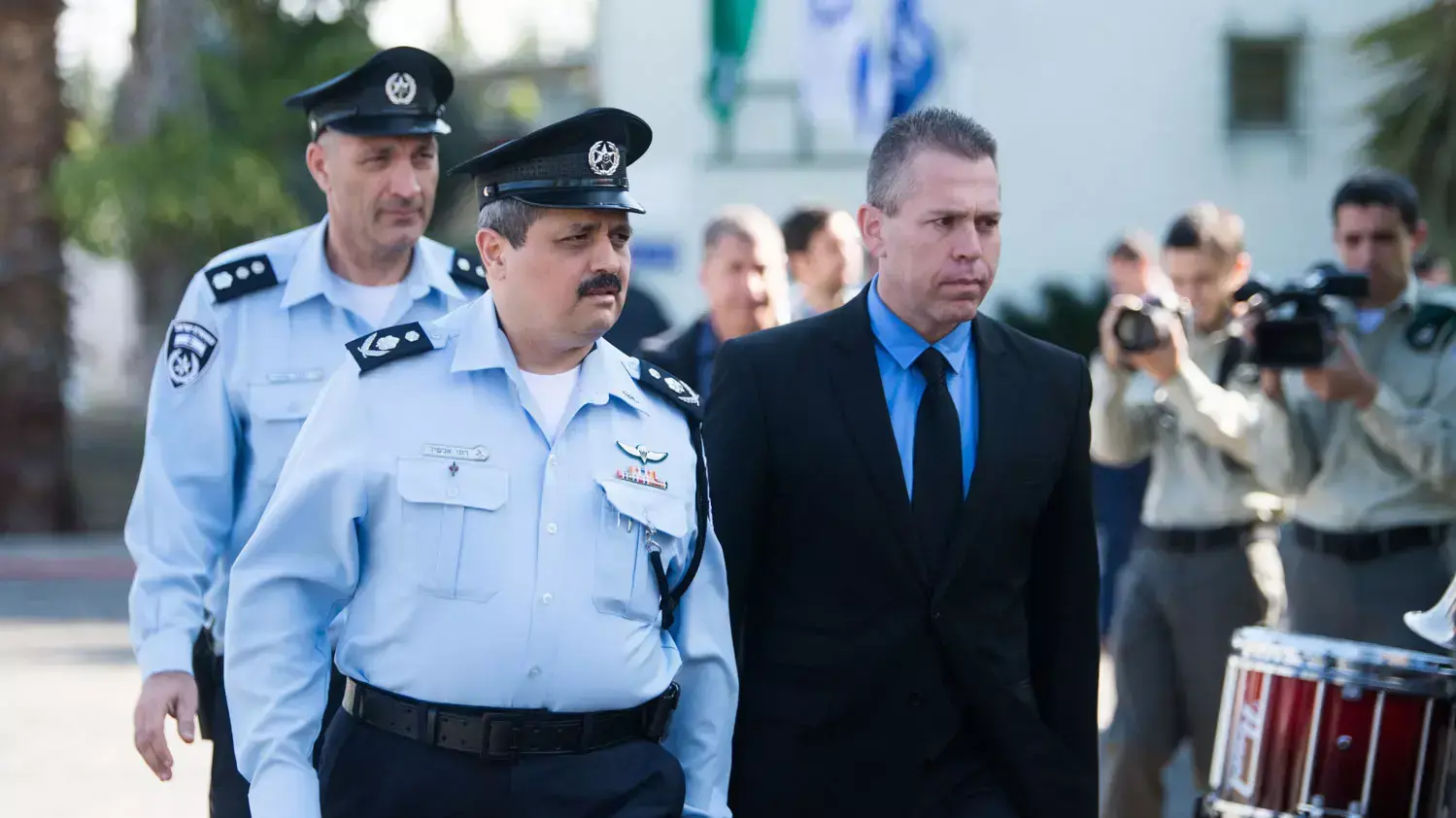 השר לביטחון פנים גלעד ארדן ומפכ"ל המשטרה רוני אלשייך בטקס חילופי מפקד מג"ב השר לביטחון פנים גלעד ארדן ומפכ"ל המשטרה רוני אלשייך בטקס חילופי מפקד מג"ב
