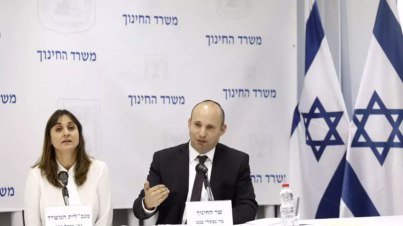 שר החינוך נפתלי בנט במסיבת עיתונאים בעניין סל התרבות שר החינוך נפתלי בנט במסיבת עיתונאים בעניין סל התרבות