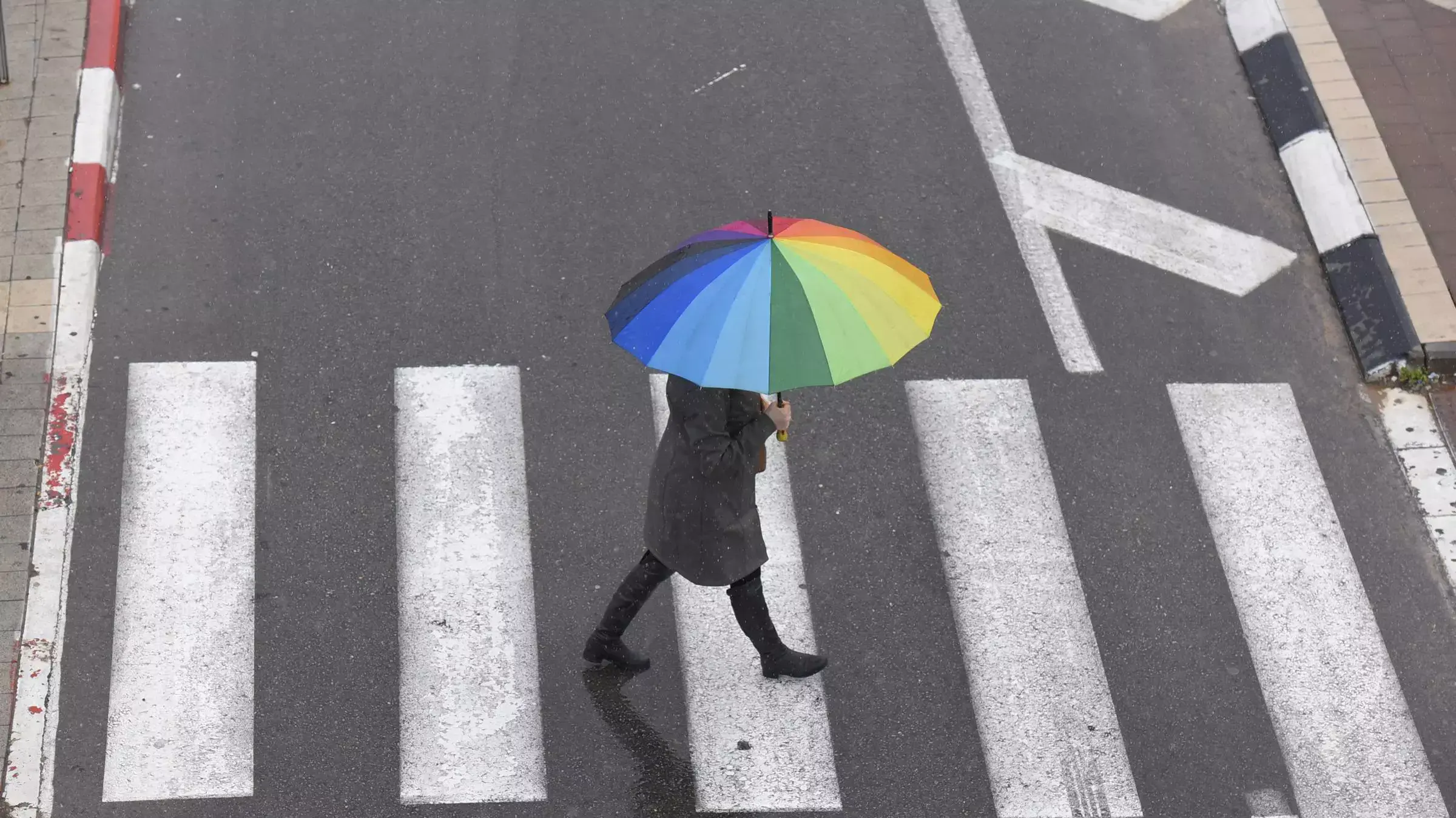 גשם ושלוליות בפתח תקווה גשם ושלוליות בפתח תקווה