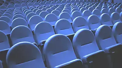 כיסאות קולנוע (צילום: מסטוק אקסצ'ייינג Michael Wojciechowsk) כיסאות קולנוע (צילום: מסטוק אקסצ'ייינג Michael Wojciechowsk)