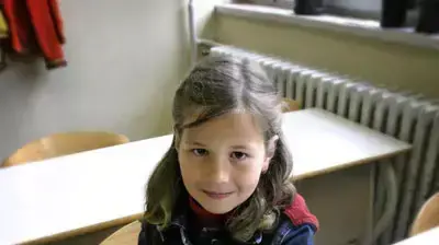תלמידת יסודי אילוסטרציה תלמידת יסודי אילוסטרציה
