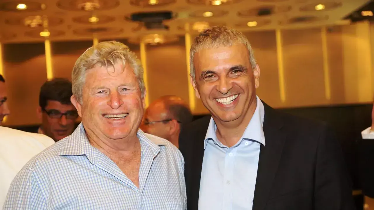 שר האוצר משה כחלון ואלוף במיל' יורם מאיר. פורום 'אמץ לוחם' של האגודה למען החייל. 29 במרץ 2016 שר האוצר משה כחלון ואלוף במיל' יורם מאיר. פורום 'אמץ לוחם' של האגודה למען החייל. 29 במרץ 2016