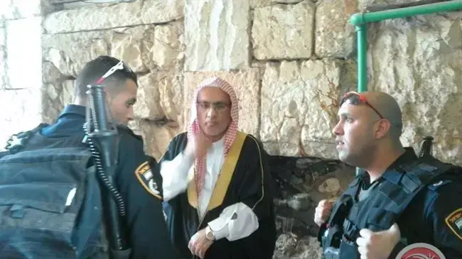 מעצר הדרשן של מסגד אל-אקצא מוחמד חטיב, ירושלים, 8 באפריל 2016 מעצר הדרשן של מסגד אל-אקצא מוחמד חטיב, ירושלים, 8 באפריל 2016