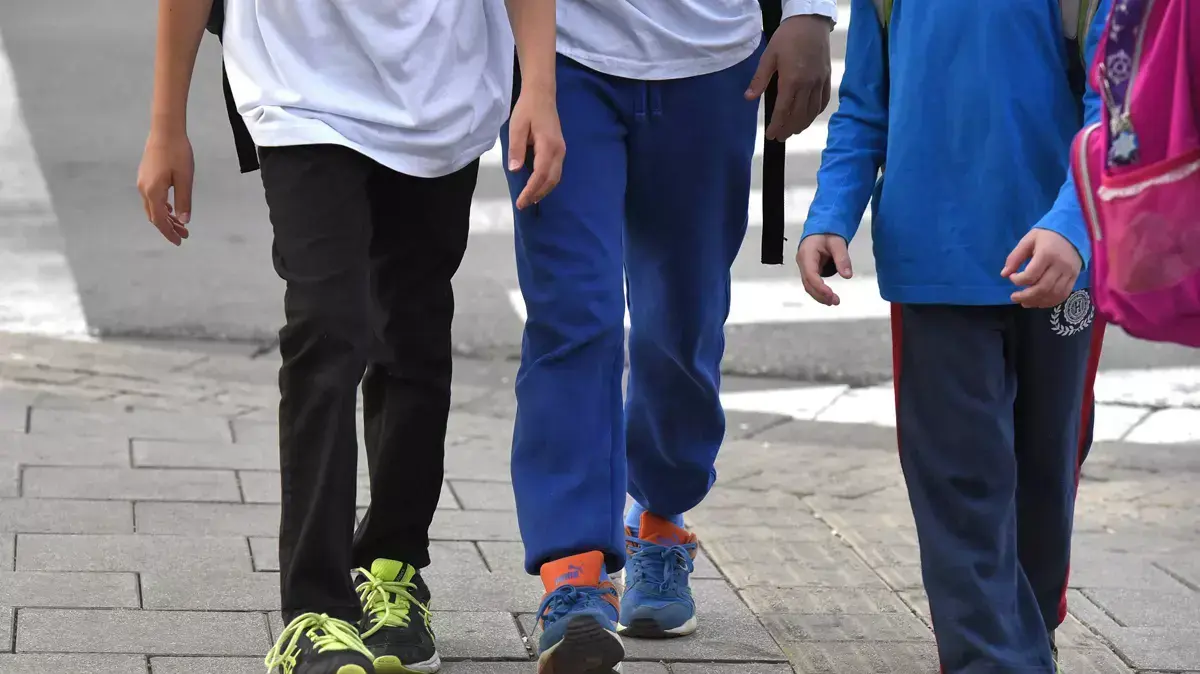 תמונות אילוסטרציה של ילדים הולכים לבית ספר בצפון הישן בתל אביב תמונות אילוסטרציה של ילדים הולכים לבית ספר בצפון הישן בתל אביב