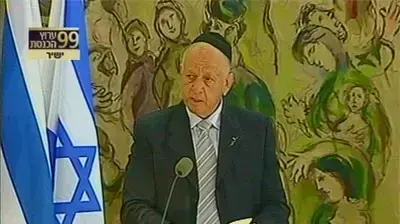 לכל איש יש שם יום השואה דן תיכון לכל איש יש שם יום השואה דן תיכון