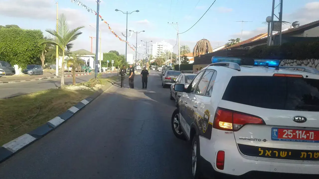 זירת תאונת פגע וברח שבה נפצע פעוט בן שלוש בשדרות ויצמן בקריית מלאכי. 27 באפריל 2016. זירת תאונת פגע וברח שבה נפצע פעוט בן שלוש בשדרות ויצמן בקריית מלאכי. 27 באפריל 2016.