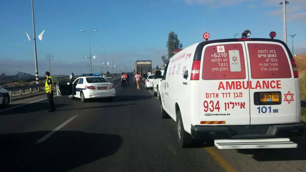 רוכבת אופניים נפצעה באורח אנוש מפגיעת משאית בכביש 40 ליד מושב אחיסמך שבשפלה 28 אפריל 2016 רוכבת אופניים נפצעה באורח אנוש מפגיעת משאית בכביש 40 ליד מושב אחיסמך שבשפלה 28 אפריל 2016