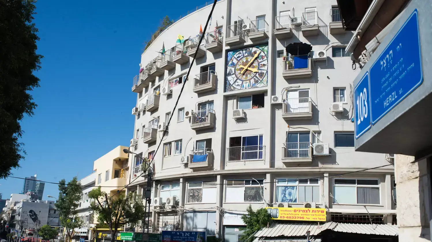 הדירה ברחוב הרצל בתל אביב שבה על פי החשד הרגה בת 47 את אמה בת ה-67. 29 באפריל 2016. הדירה ברחוב הרצל בתל אביב שבה על פי החשד הרגה בת 47 את אמה בת ה-67. 29 באפריל 2016.