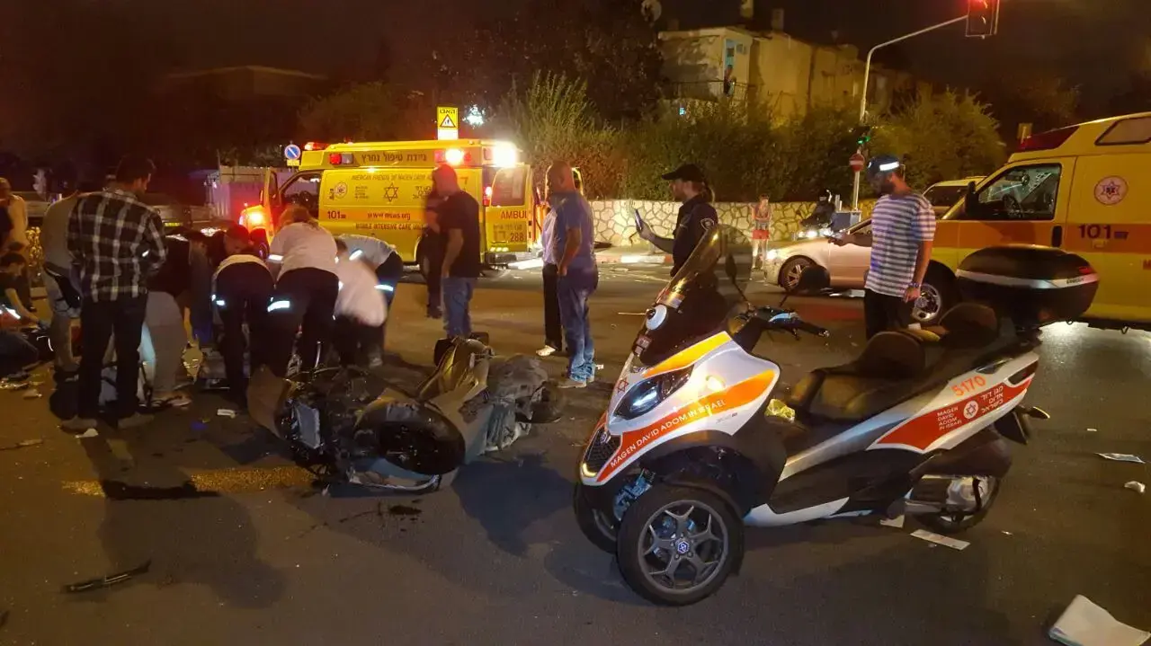 שני פצועים קשה ושני פצועים קל בתאונת דרכים שדרות משה דיין תל אביב 6 מאי 2016 שני פצועים קשה ושני פצועים קל בתאונת דרכים שדרות משה דיין תל אביב 6 מאי 2016