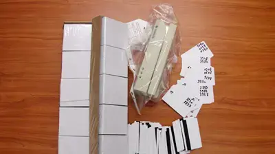 כרטיסי אשראי מזויפים (דוברות משטרת תא) כרטיסי אשראי מזויפים (דוברות משטרת תא)