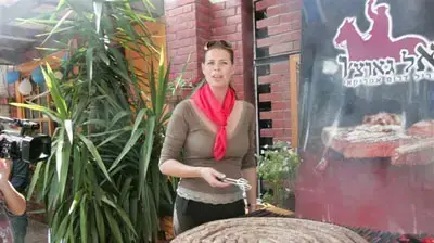 הנקניקיה הגדולה בעולם עם ניקול הלפרין ועינת שרוף הנקניקיה הגדולה בעולם עם ניקול הלפרין ועינת שרוף