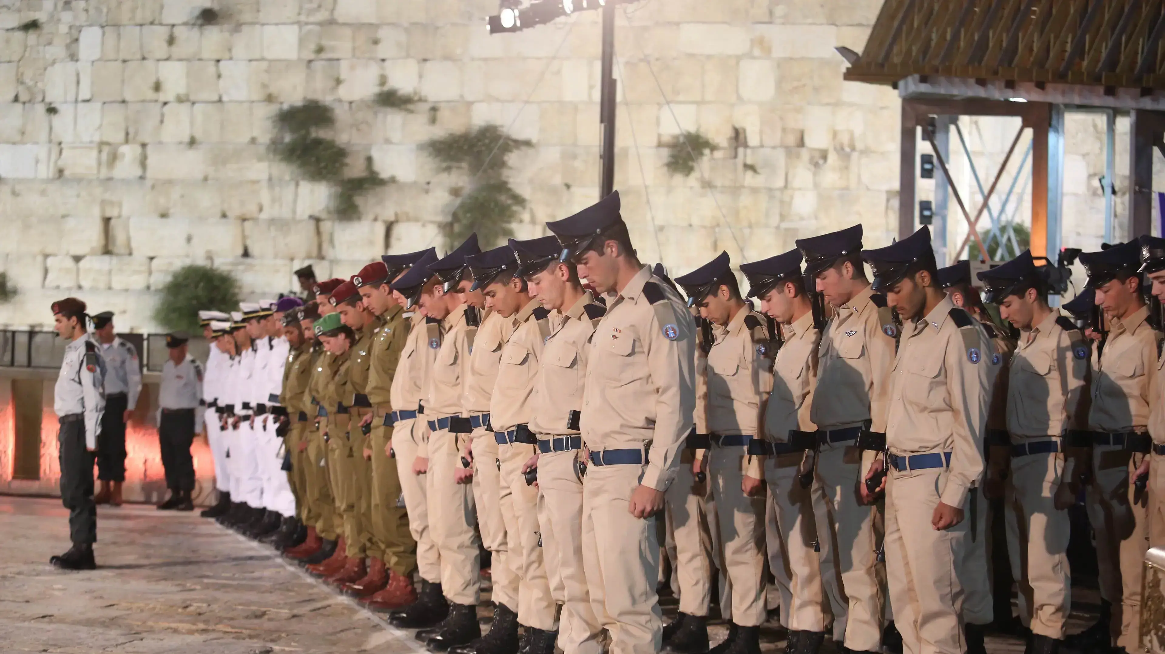 טקס הדלקת נר הזיכרון, רחבת הכותל המערבי. ירושלים 10 במאי 2016 טקס הדלקת נר הזיכרון, רחבת הכותל המערבי. ירושלים 10 במאי 2016