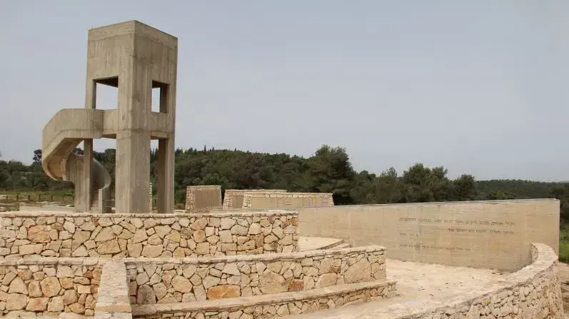 אנדרטה לבני התנועה הקיבוצית, יער משמר העמק, רמות מנשה אנדרטה לבני התנועה הקיבוצית, יער משמר העמק, רמות מנשה