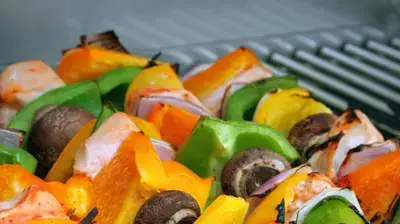 שיפודים על האש
