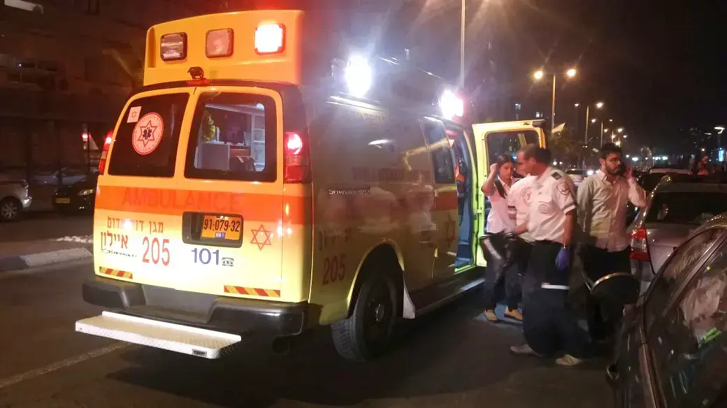 אמבולנס סמוך למקום הטביעה, חוף טובגו. בת ים 24 במאי 2016 אמבולנס סמוך למקום הטביעה, חוף טובגו. בת ים 24 במאי 2016