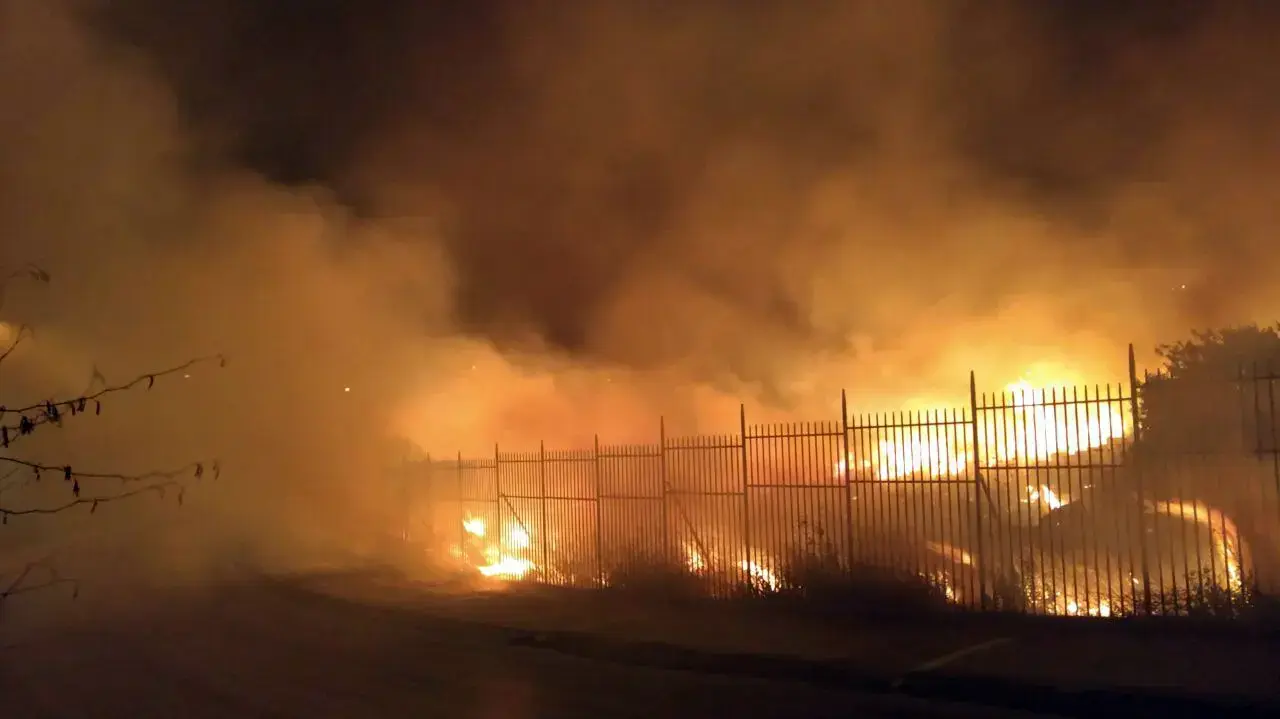 בקבוק תבערה הושלך על בסיס עופרית, ירושלים. מאי 2016 בקבוק תבערה הושלך על בסיס עופרית, ירושלים. מאי 2016