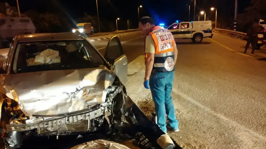 שישה פצועים בתאונת דרכים באזור זיקים ליד יד מרדכי בדרום 26 מאי 2015 שישה פצועים בתאונת דרכים באזור זיקים ליד יד מרדכי בדרום 26 מאי 2015