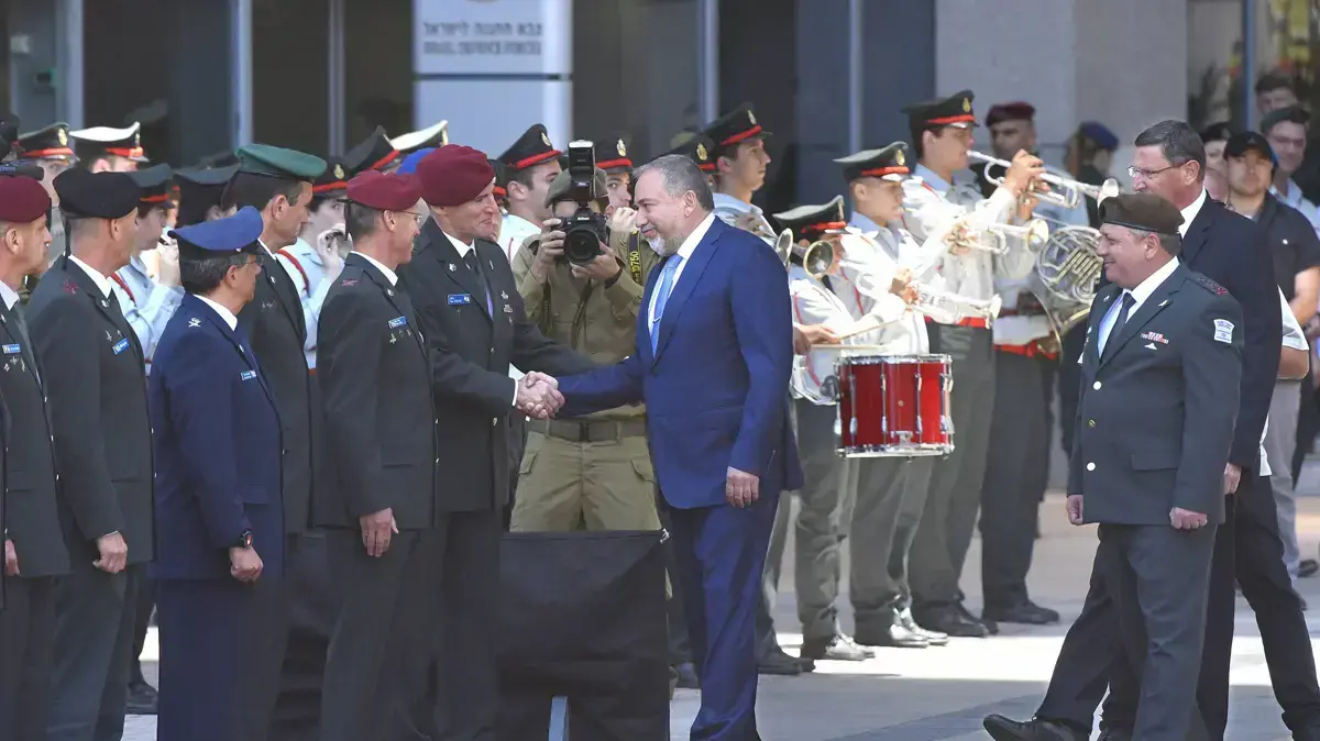 שר הביטחון אביגדור ליברמן והאלוף יאיר גולן  טקס הכניסה לתפקיד של ליברמן