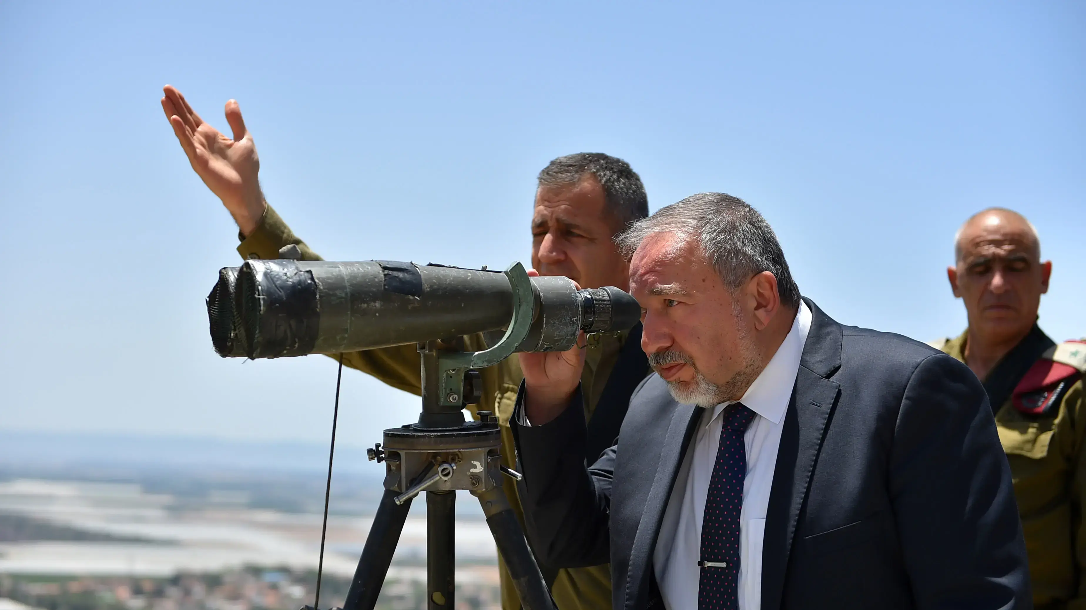 שר הביטחון אביגדור ליברמן בסיור ראשון מאז כניסתו לתפקיד, פיקוד צפון. 7 ביוני 2016 שר הביטחון אביגדור ליברמן בסיור ראשון מאז כניסתו לתפקיד, פיקוד צפון. 7 ביוני 2016