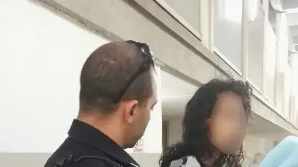 עצורה בחשד לגניבת פחית ושלושה שקלים. בימ"ש השלום 8 ביוני 2016 עצורה בחשד לגניבת פחית ושלושה שקלים. בימ"ש השלום 8 ביוני 2016
