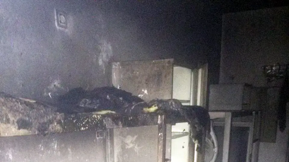 תא בבית הסוהר שיטה לאחר שהוצת על ידי אסירים. 13 ביוני 2016 תא בבית הסוהר שיטה לאחר שהוצת על ידי אסירים. 13 ביוני 2016