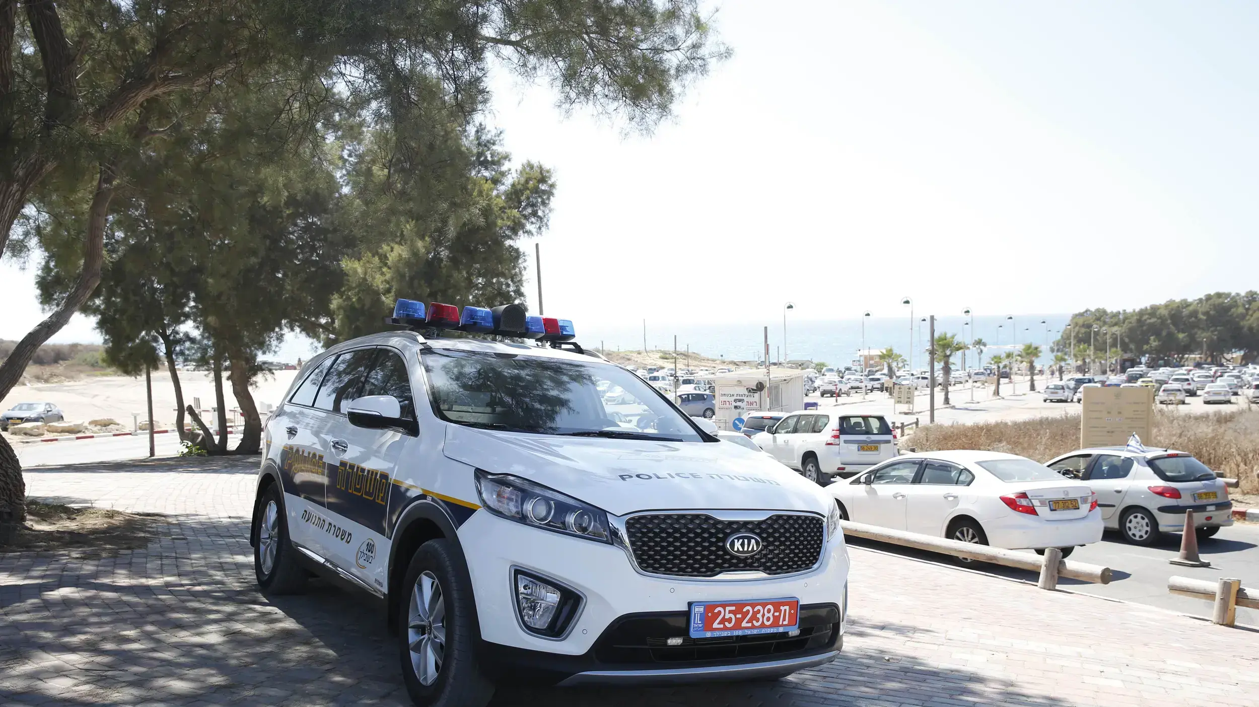 מבצע אכיפה משטרתי לקראת פתיחת עונת הקיץ בחוף פלמחים, ראשון לציון. יוני 2016 מבצע אכיפה משטרתי לקראת פתיחת עונת הקיץ בחוף פלמחים, ראשון לציון. יוני 2016