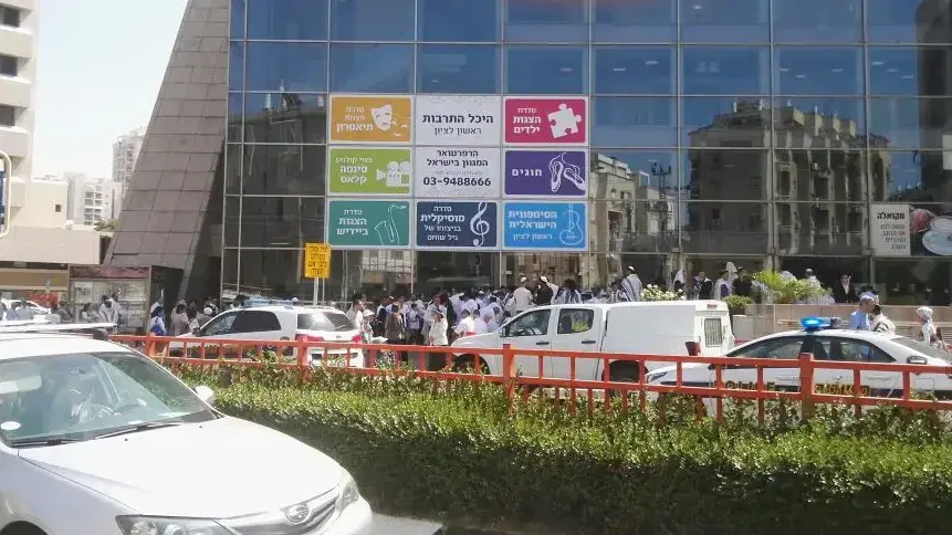 הפגנת חרדים נגד תפילה של יהודים משיחיים בראשון לציון. 18 ביוני 2016 הפגנת חרדים נגד תפילה של יהודים משיחיים בראשון לציון. 18 ביוני 2016