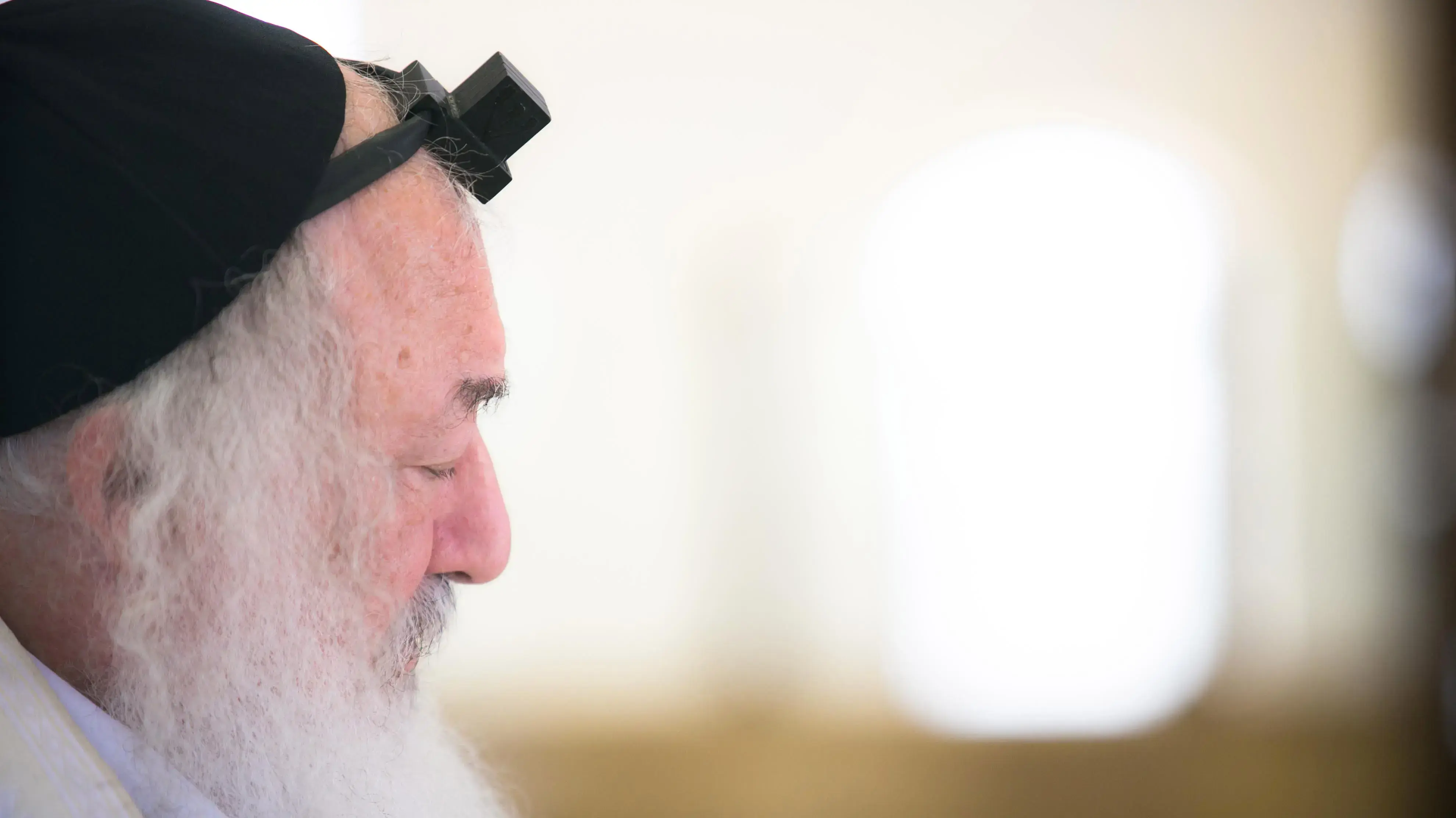 הרב יעקב סטפנסקי בבית הכנסת בו הוא לומד בירושלים, יוני 2016 הרב יעקב סטפנסקי בבית הכנסת בו הוא לומד בירושלים, יוני 2016