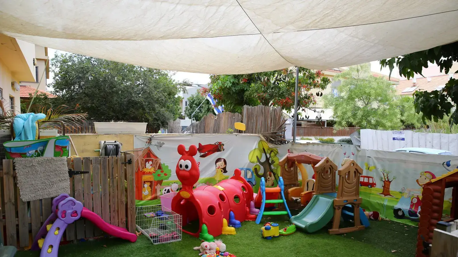 גן הילדים הגן הראשון שלי בבאר יעקב ילדי הגן פונו לבית חולים בעקבות אכילת טונה גן הילדים הגן הראשון שלי בבאר יעקב ילדי הגן פונו לבית חולים בעקבות אכילת טונה