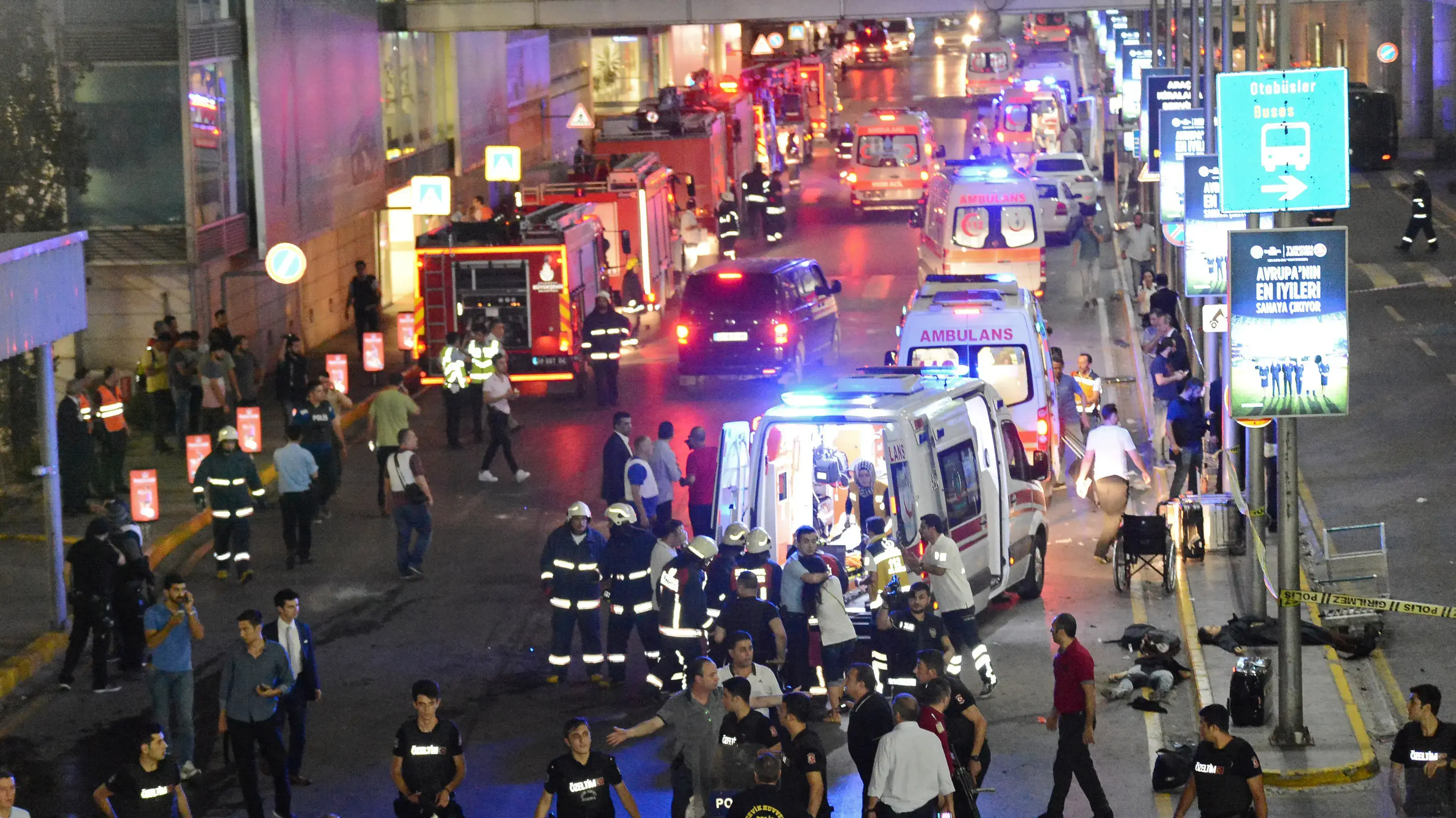זירת הפיגוע בשדה התעופה אטאטורק באיסטנבול, טורקיה